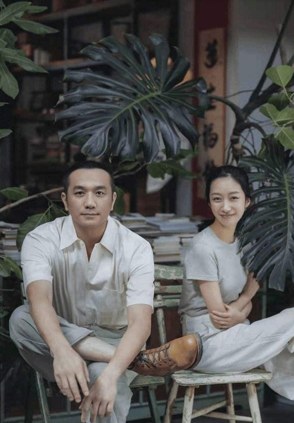 黄觉:和周迅暧昧,徐静蕾同居5年未果,转身与小14岁网友结婚