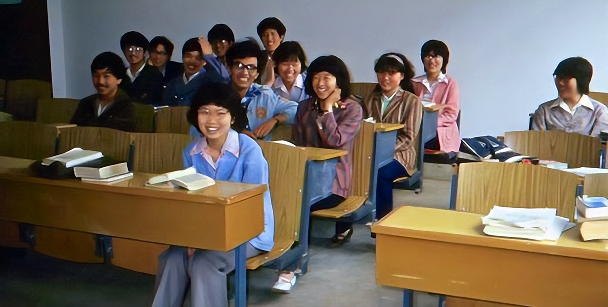 90年代的大学生,在教室里几乎都是在学习,当时的大学生几乎都是学生中