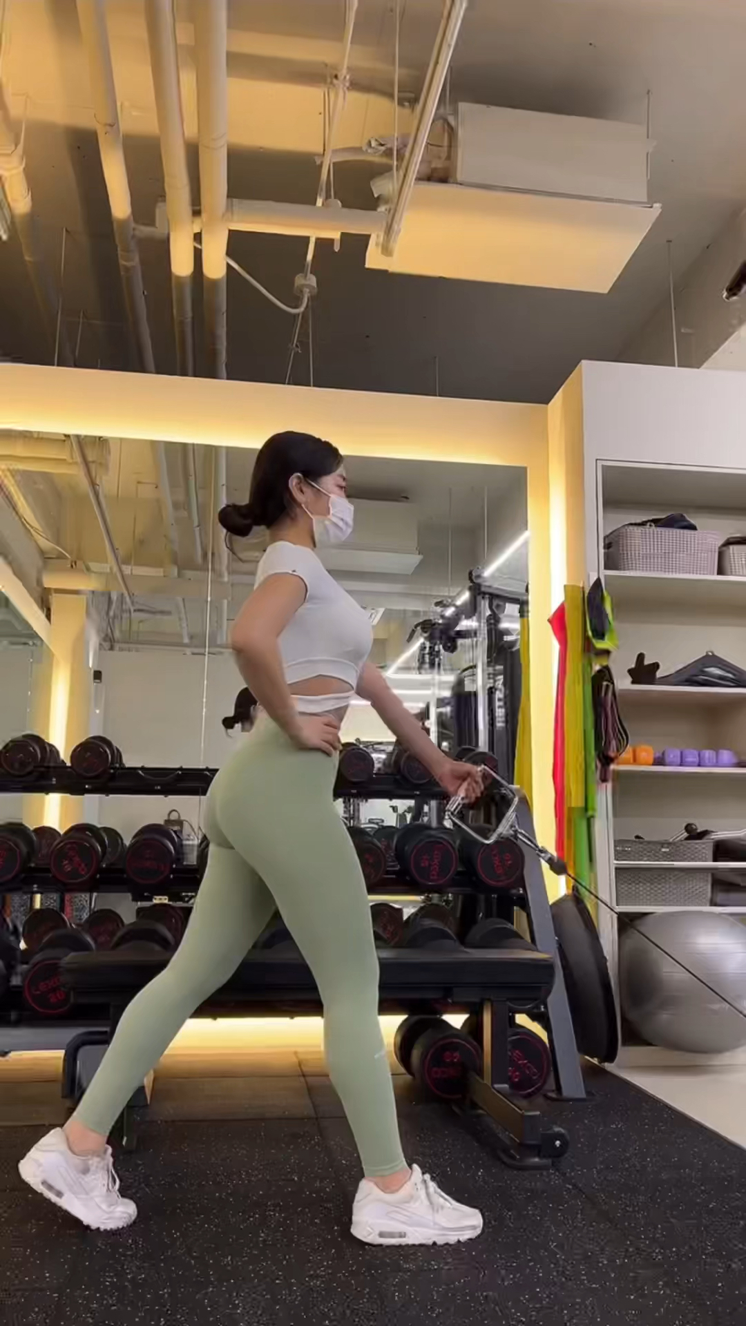 健身美女,体型优美,身材凹凸有致