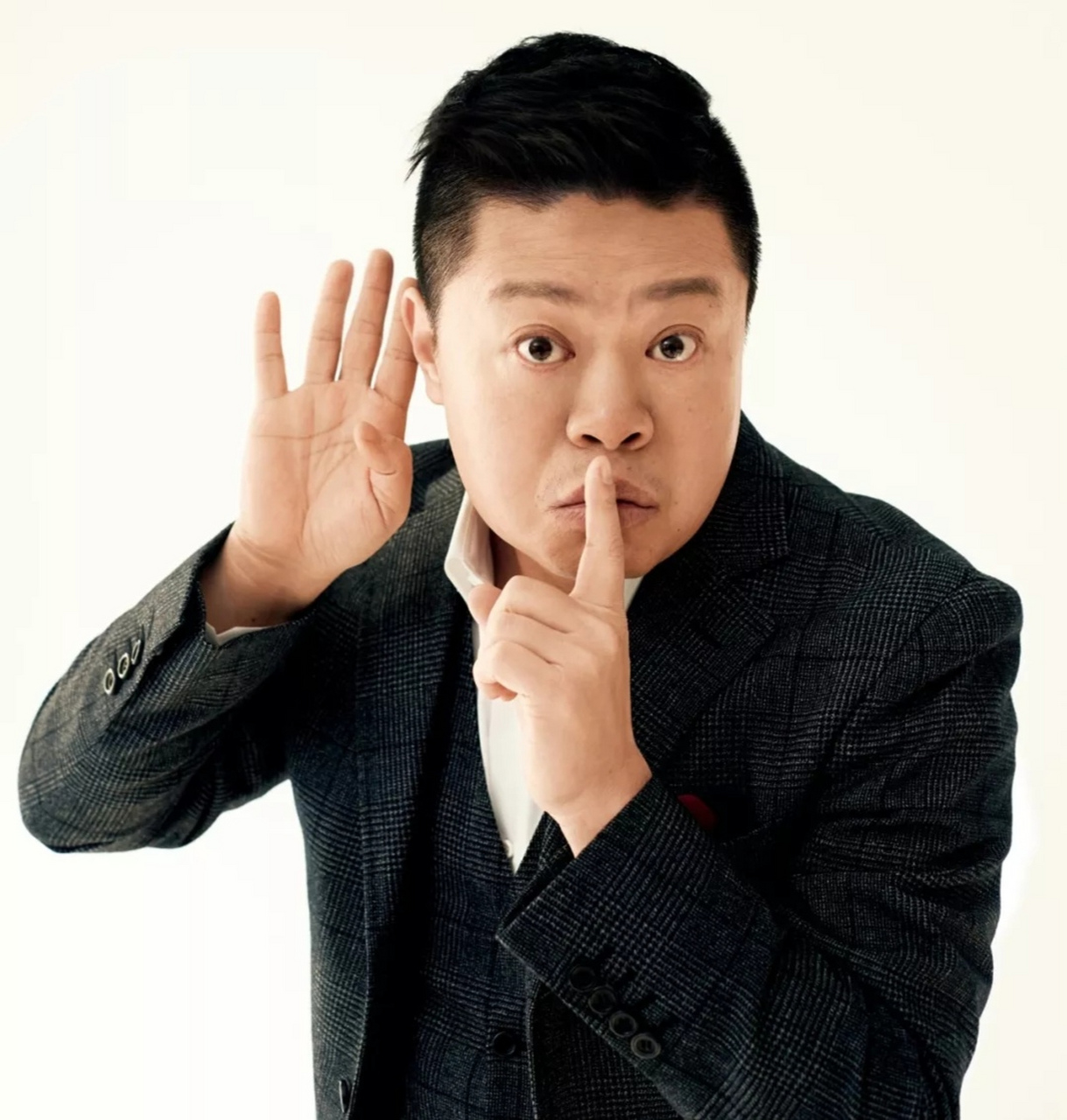 他不懂音乐,他能搞《乐队的夏天》;他搞《奇葩说》就说,被误解是表达