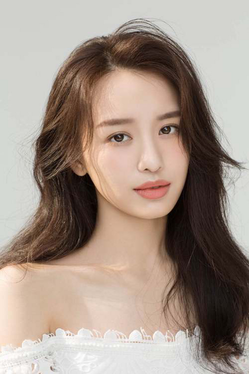 罗秋韵,1997年11月9日出生于重庆市,中国内地影视女演员,毕业于中央