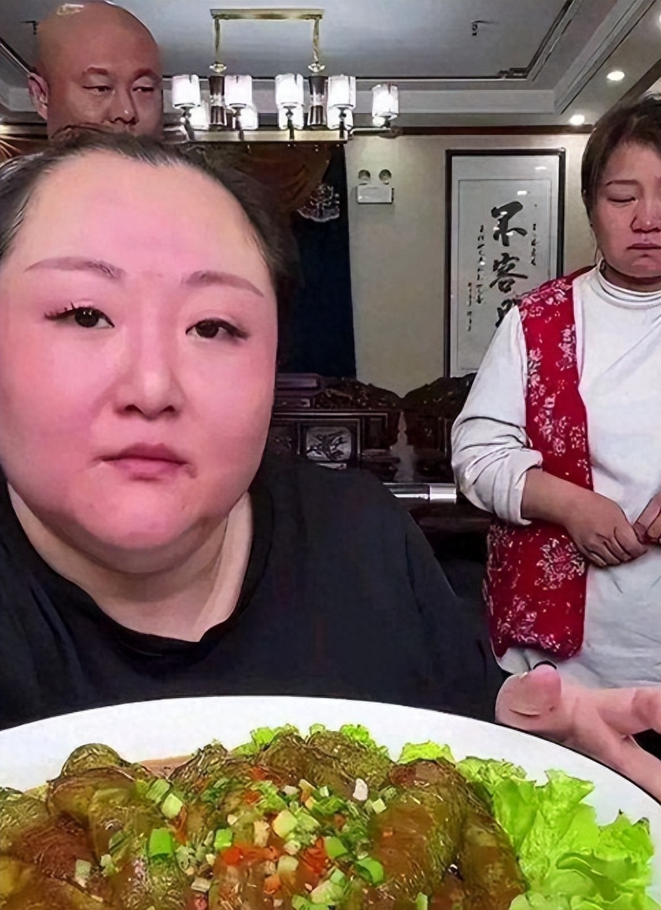 网红北京胖姐:拿命吃赚到2亿,疑似脑出血,称死后遗产全给老公