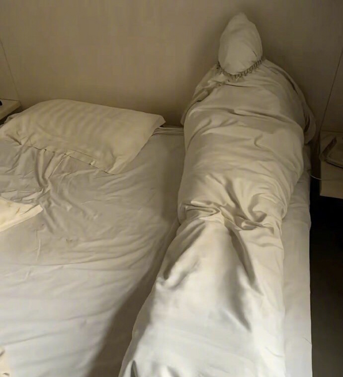 退房时候给酒店阿姨的一个惊喜.#趣图搞笑