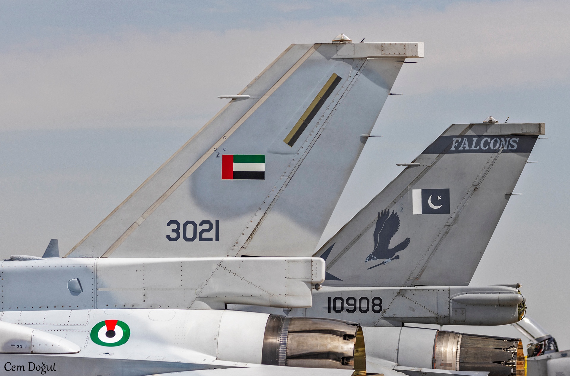 战机欣赏:阿联酋空军 f-16e/f战斗机