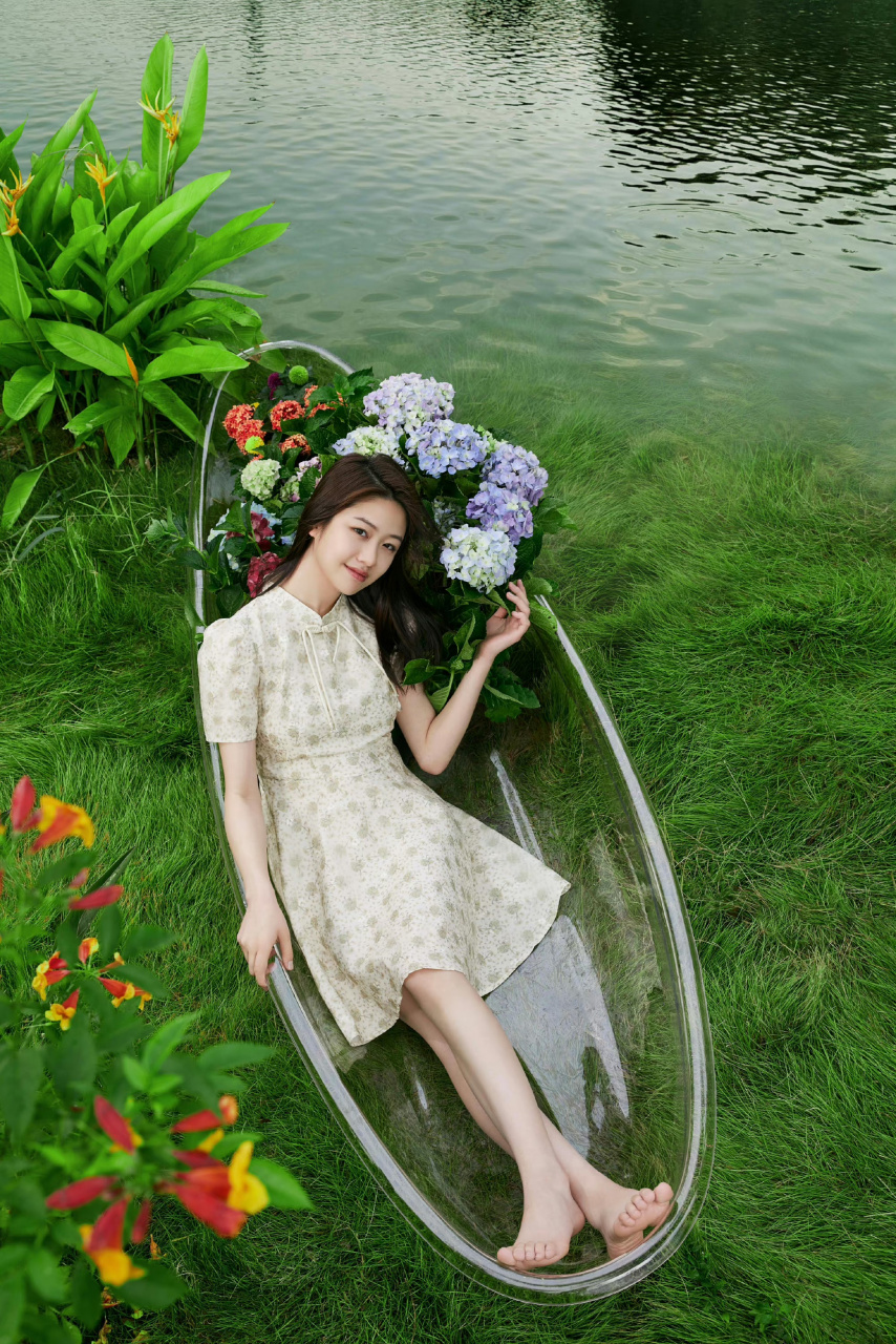 向涵之  光脚丫