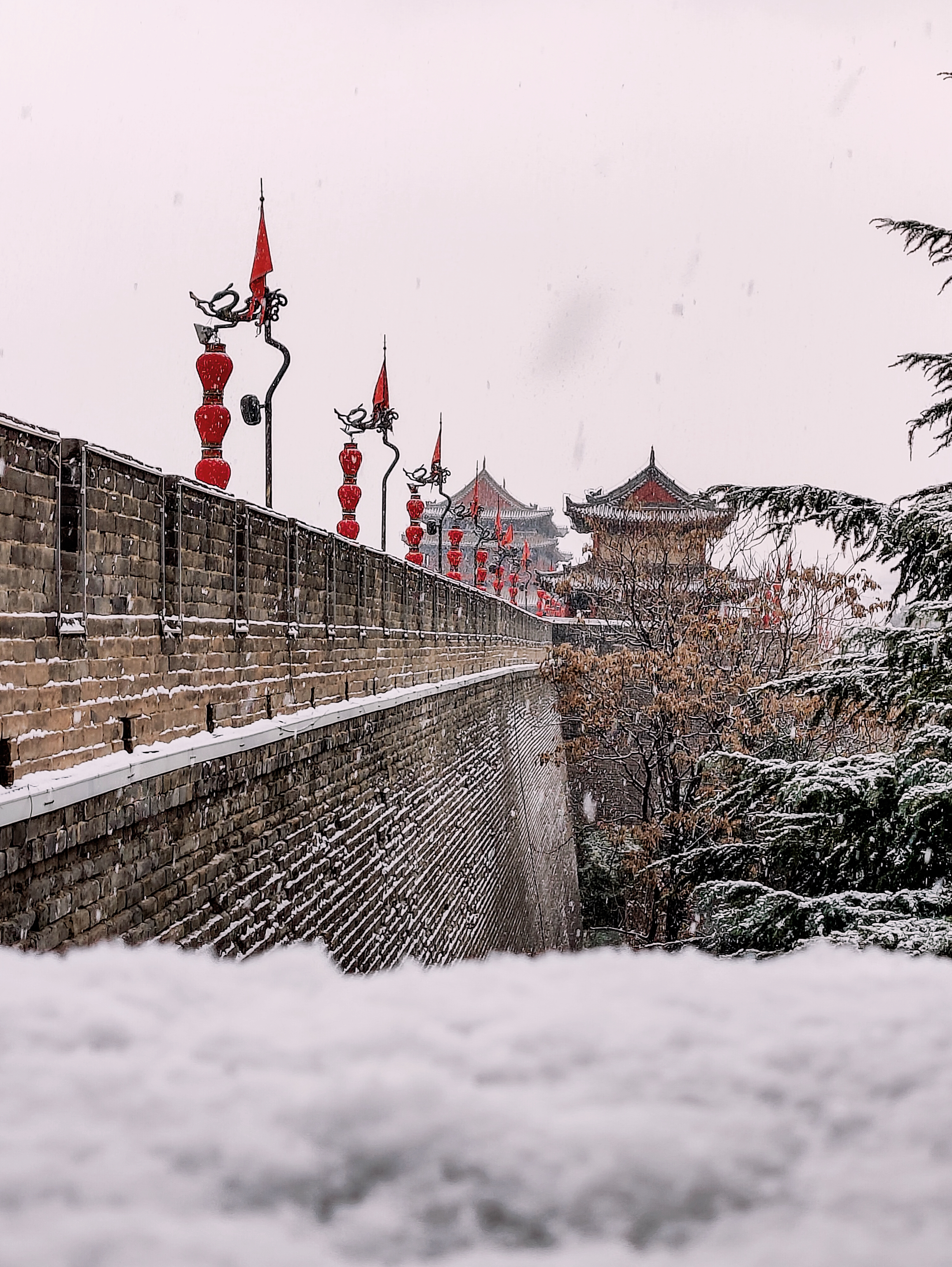 西安古城雪景图片