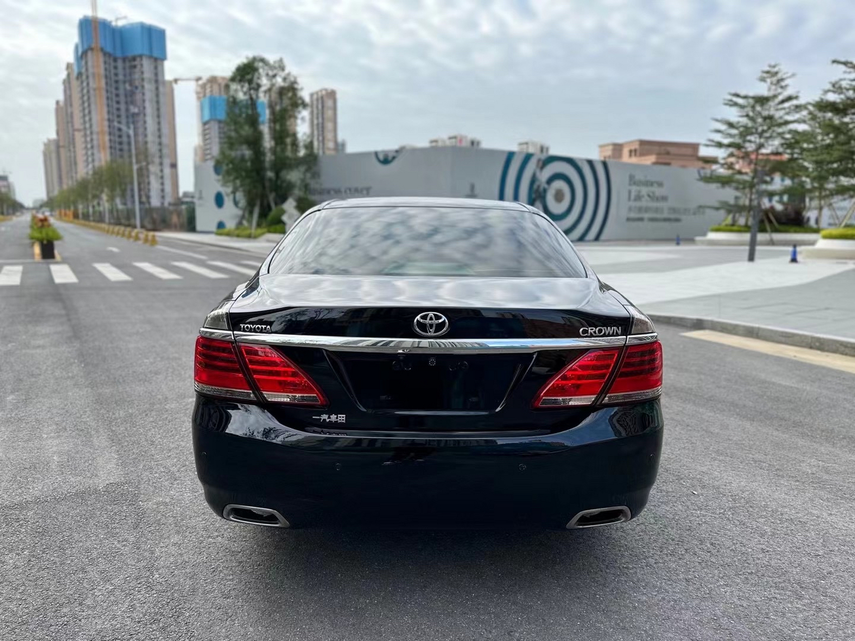 2014年上牌  第13代半大嘴皇冠2.5v6 真皮天窗版.