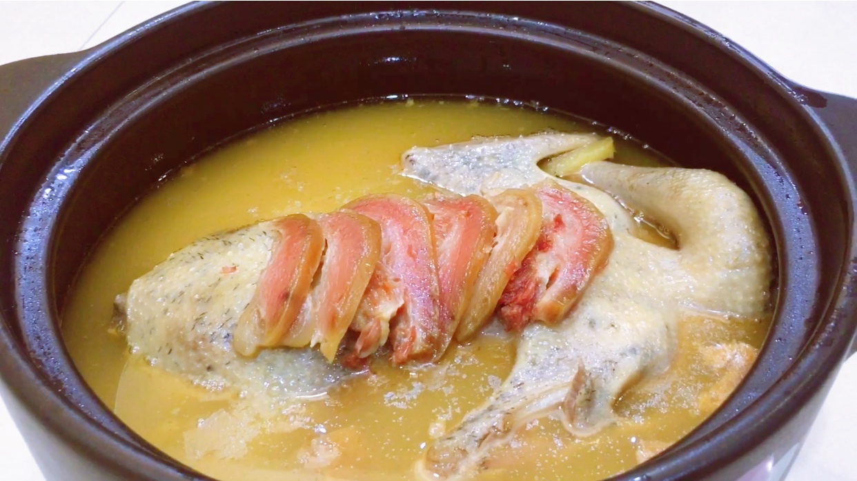 浙江名菜“火踵神仙鸭”,文火炖2个半小时,肉烂汤白,真过瘾