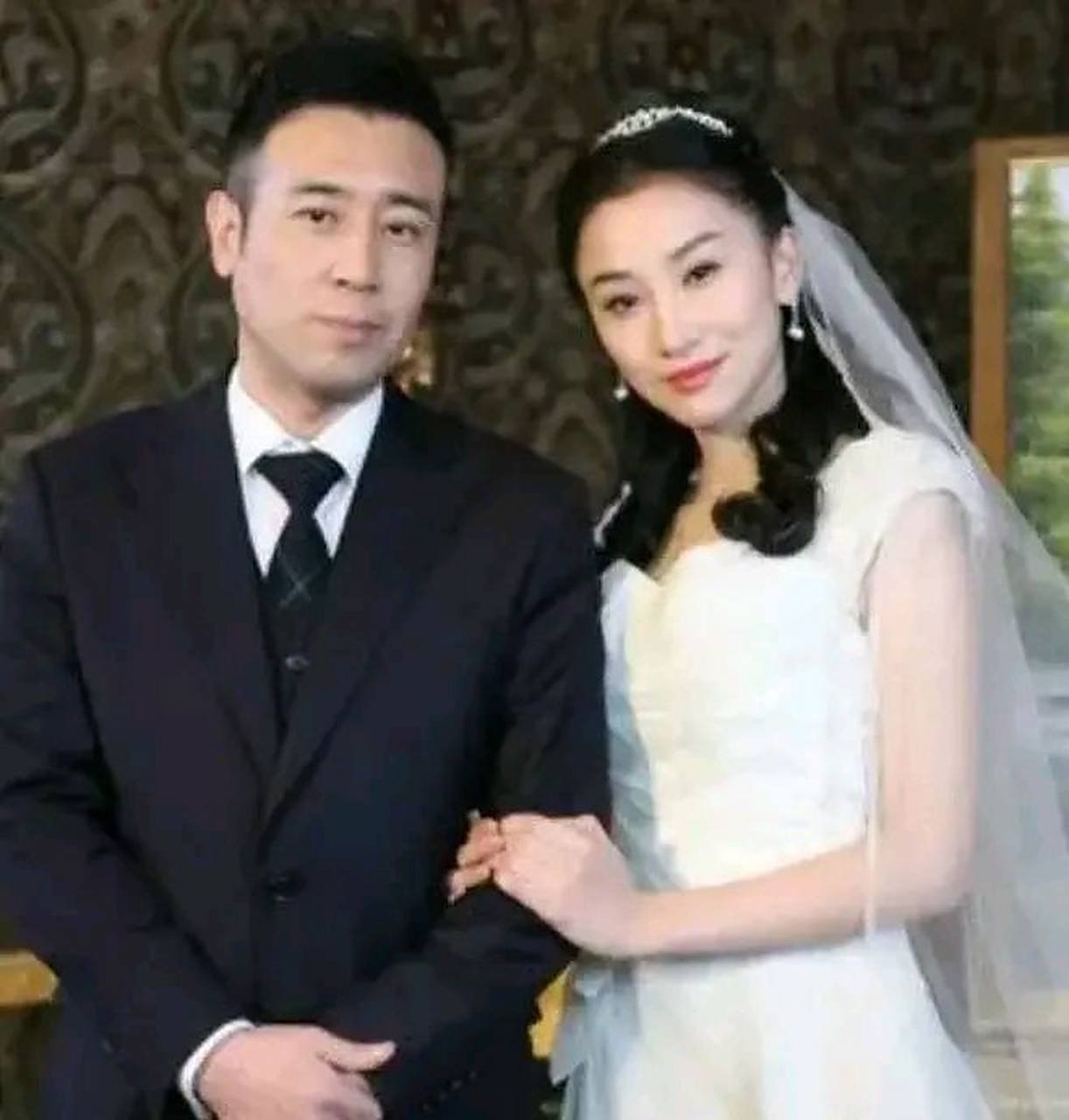 于和伟喝醉后想从南京长江大桥跳下一死了之,但没想到,女友宋林静知道