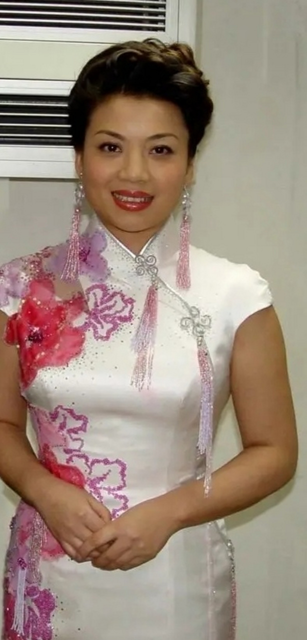 [鲜花][鲜花][鲜花] 张也知性高雅,灿如桃花,雍容华贵,娇柔甜美的高雅