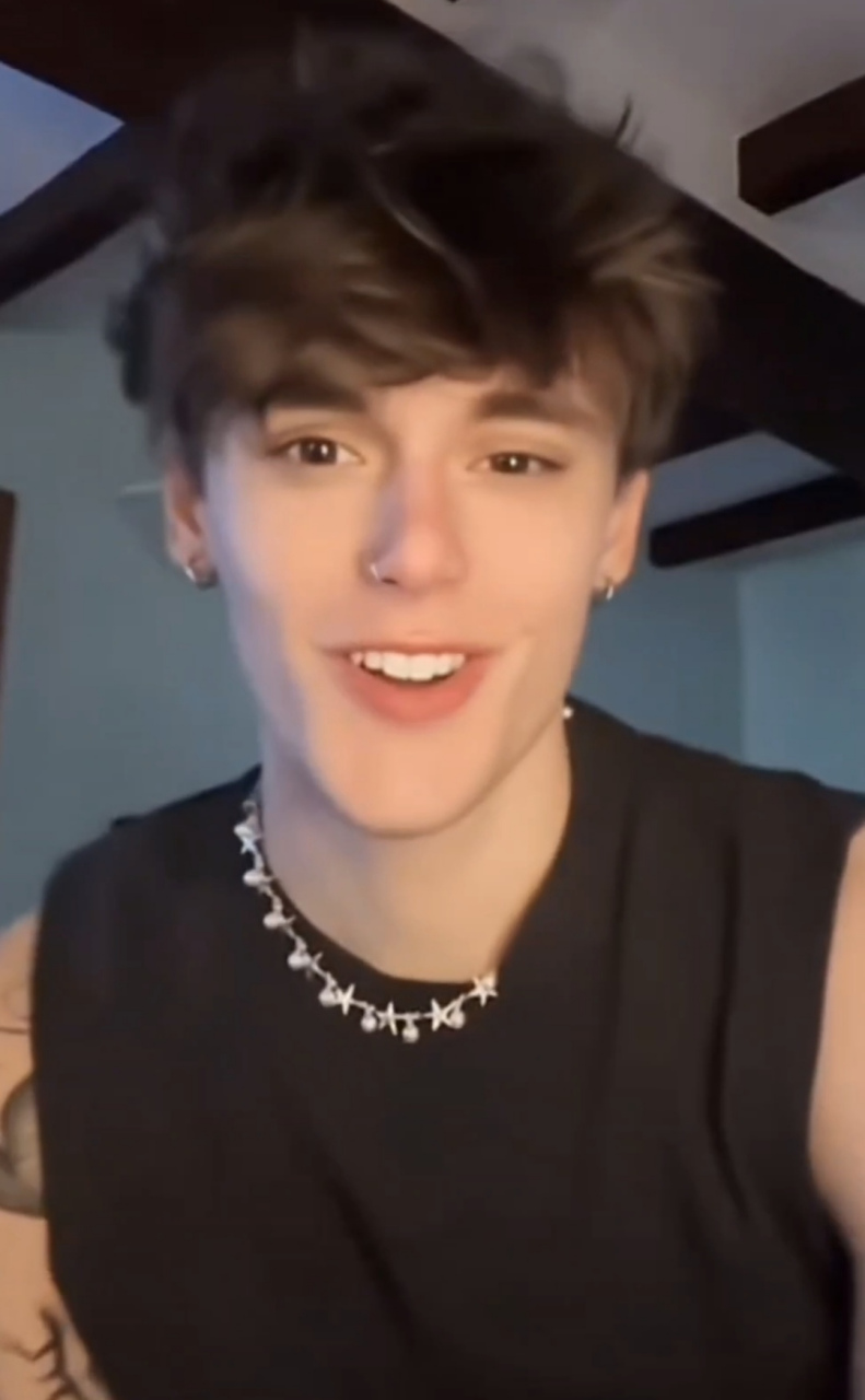 来自意大利的小奶狗#帅哥# #时尚穿搭