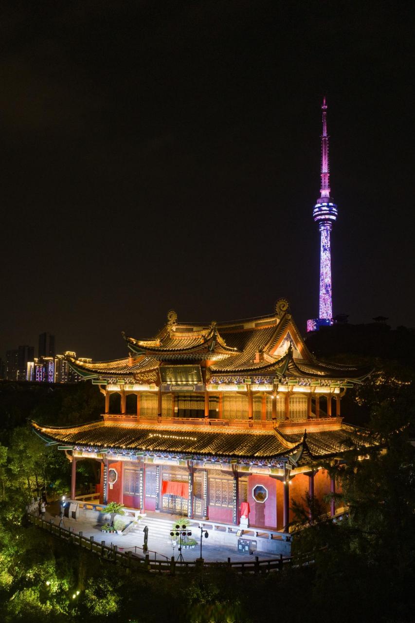 晴川阁首次开放夜间游览,武汉人晚上从此又有一个好去处,晴川阁的夜景