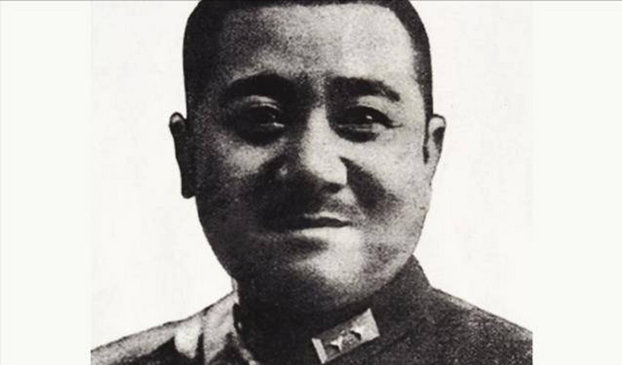 照片上的这名国军将领叫陈安宝,他是抗日战争中牺牲