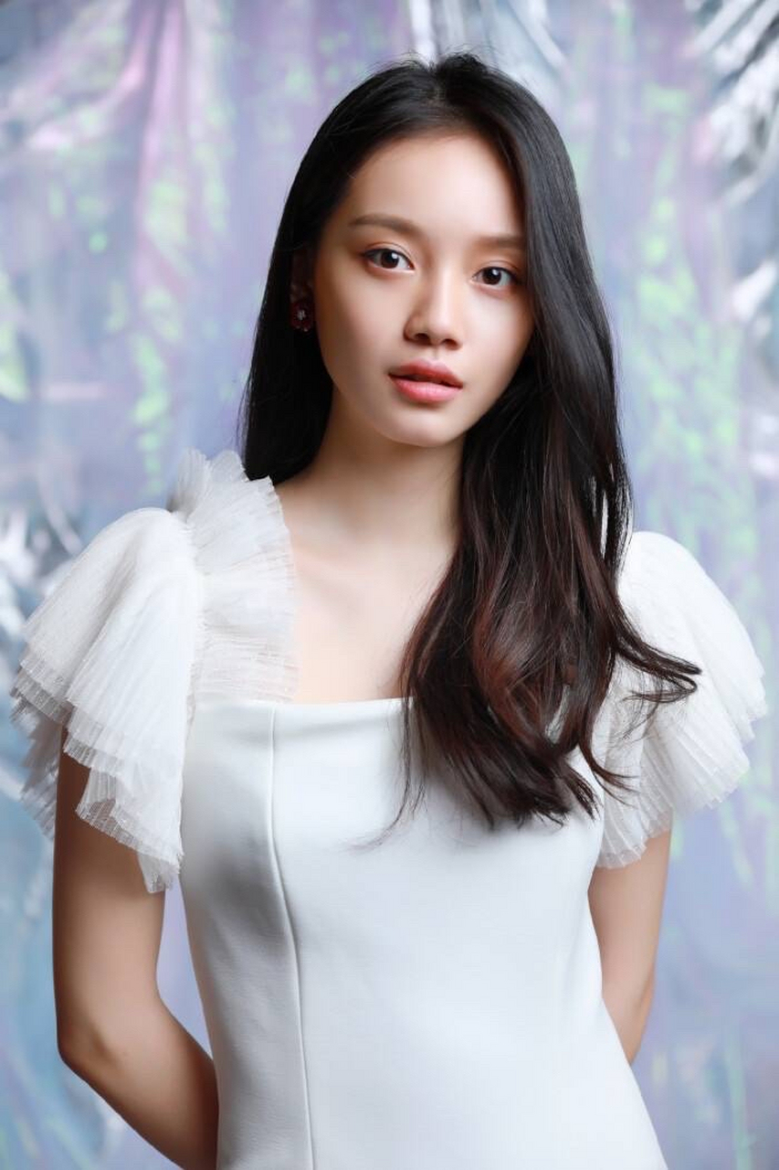 孙伊涵,1998年4月16日出生于湖南省益阳市 ,中国内地女模特,演员.