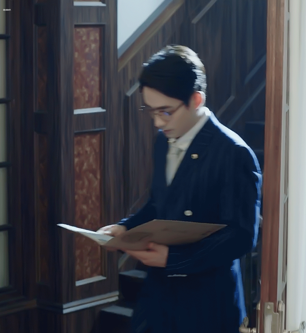 ​朱一龙在《镇魂》里饰演的沈巍上热门之后,网友称他根本没想系趑