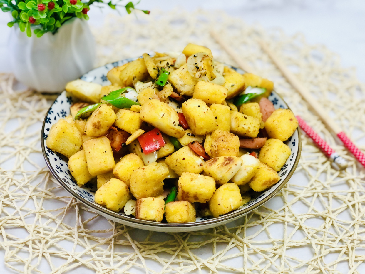 郑州人宅家一星期,剩馒头加俩鸡蛋,简单一炒,出锅家人都抢着吃