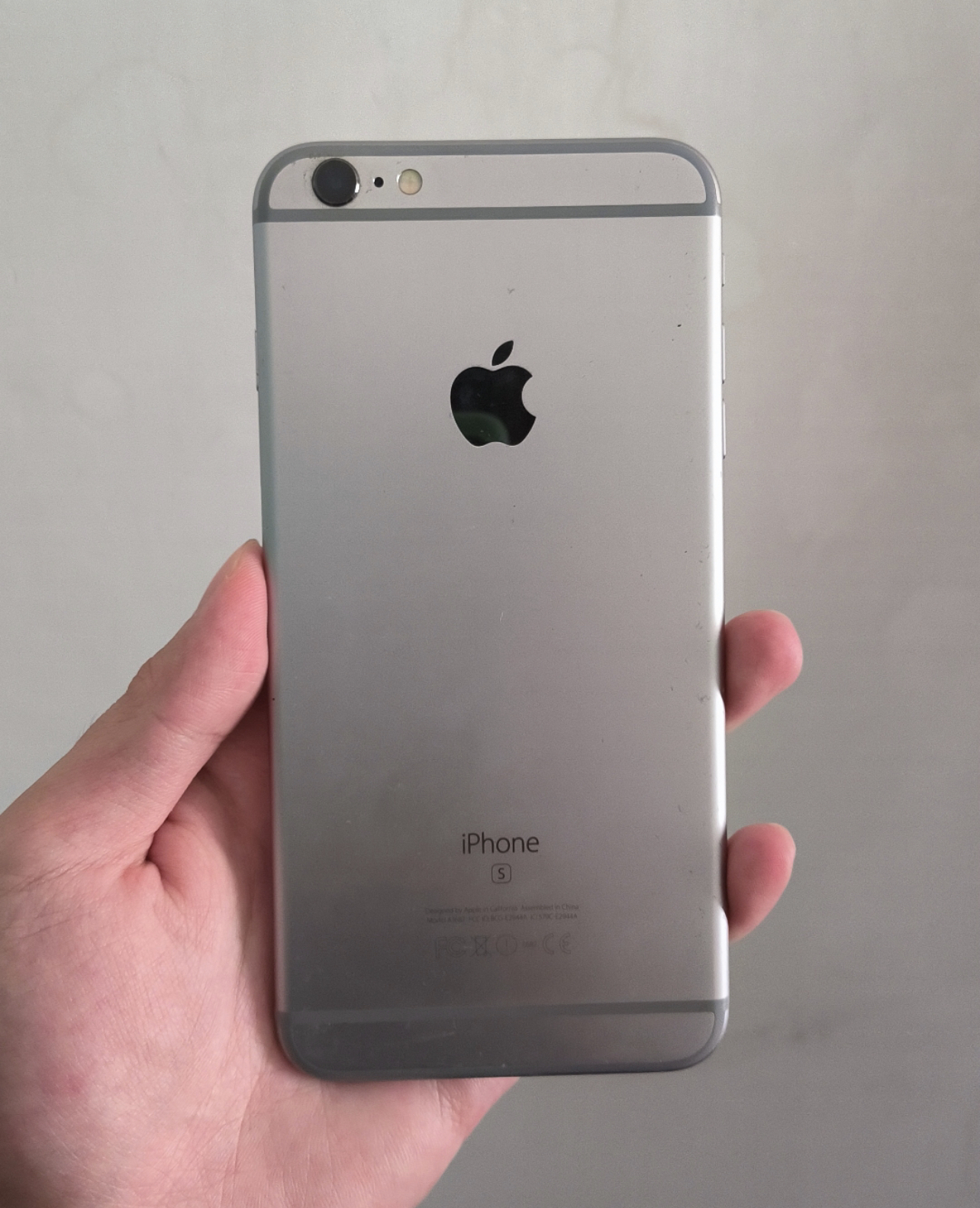 自从用了这两年的手机最近再拿iphone 6s感觉这玩意手感还真的挺不错
