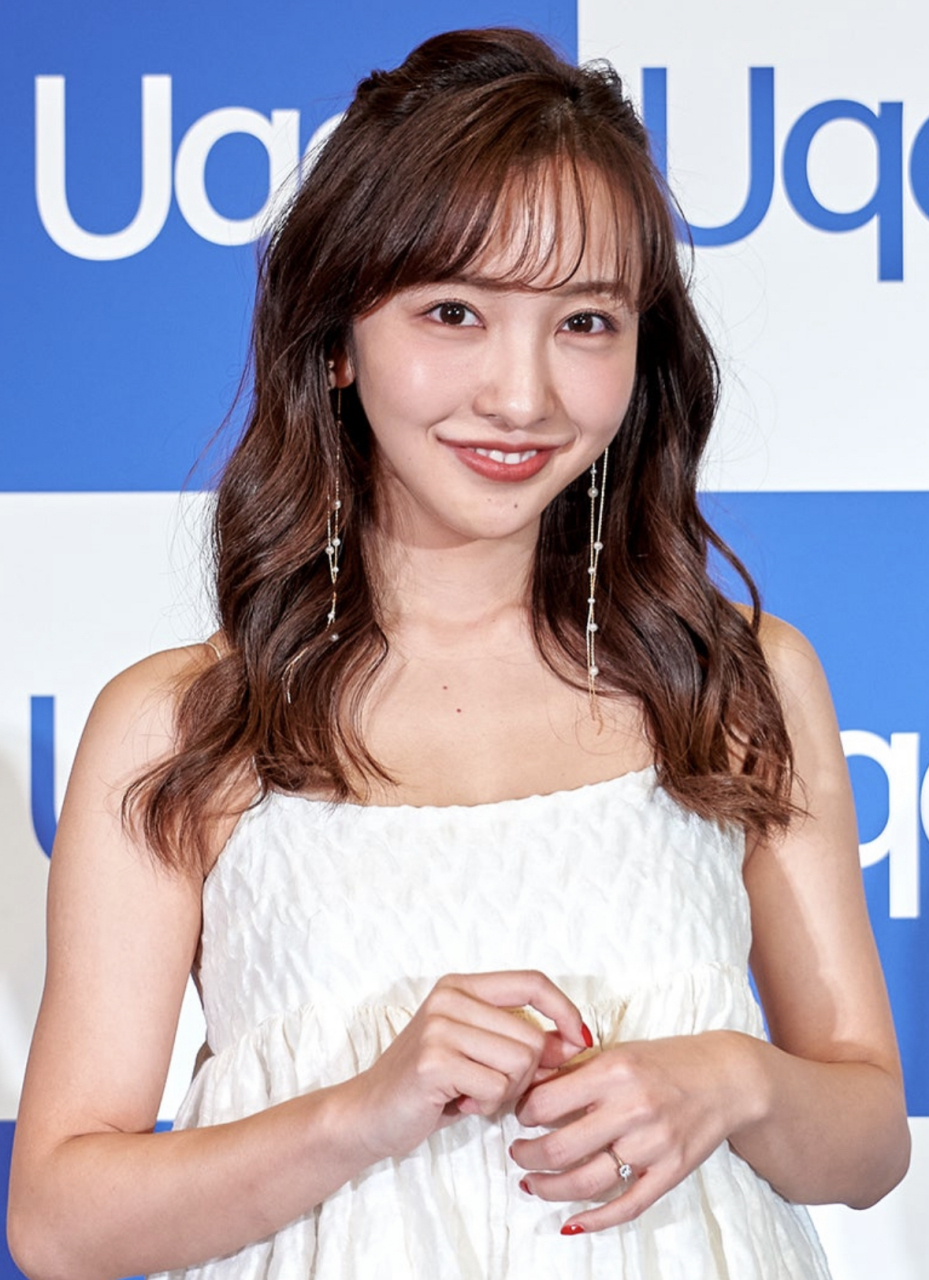 息影两年在家带娃,女儿两岁后"虎牙妹"板野友美复出拍戏,32岁依旧少女