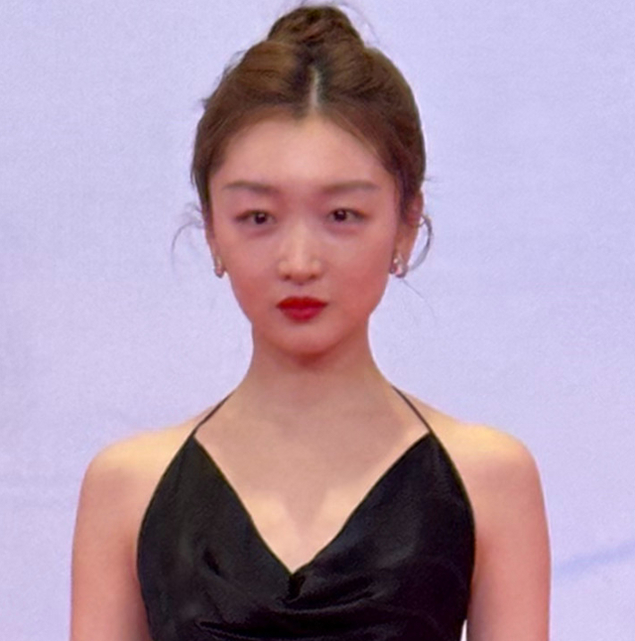 大满贯影后周冬雨,参加中国电影大数据盛典,这是一种认可和肯定.