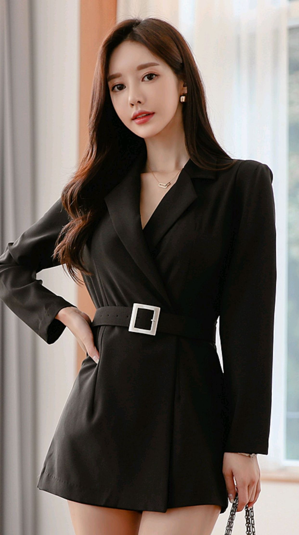 孙允珠二套职业装搭配,尽显成熟女性魅力与干练.