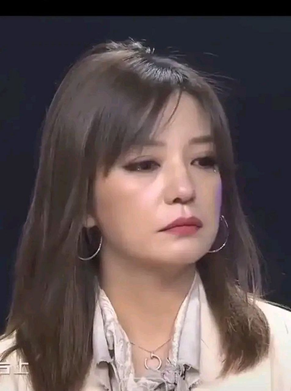 赵薇怎么了会哭了,多行不义必自毙,报应从未缺席.