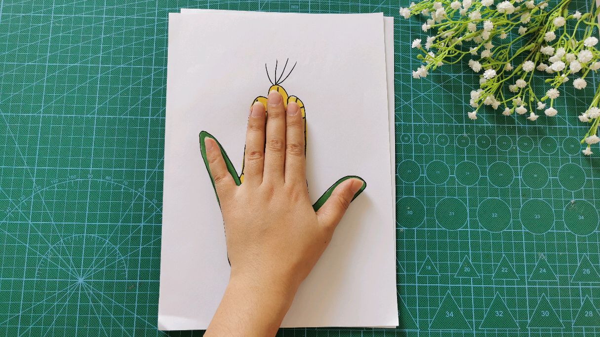 用手掌画一个玉米,小朋友们的简笔画,就是这么简单