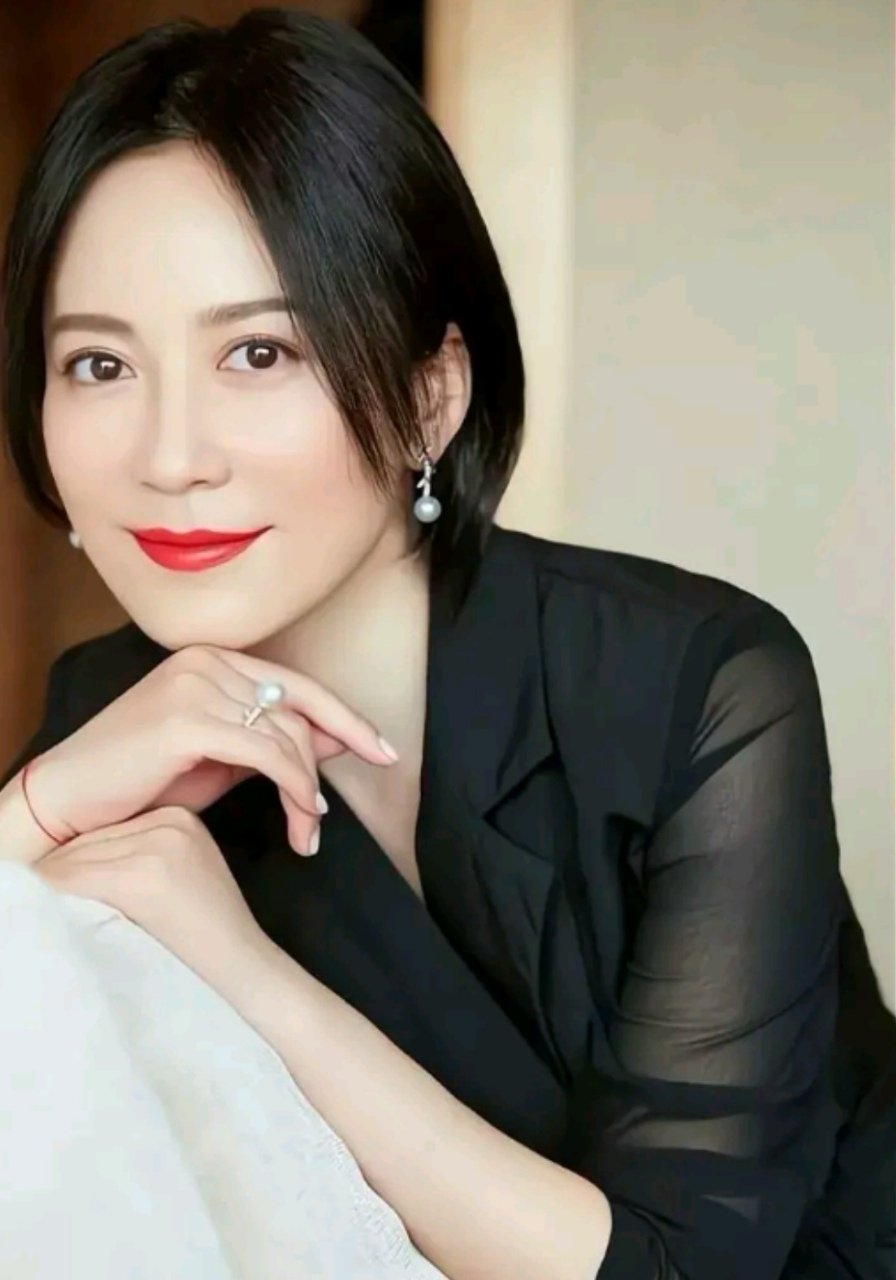 肤白貌美青春活力端庄秀丽美丽动人的女演员俞飞鸿知性美韵味十足