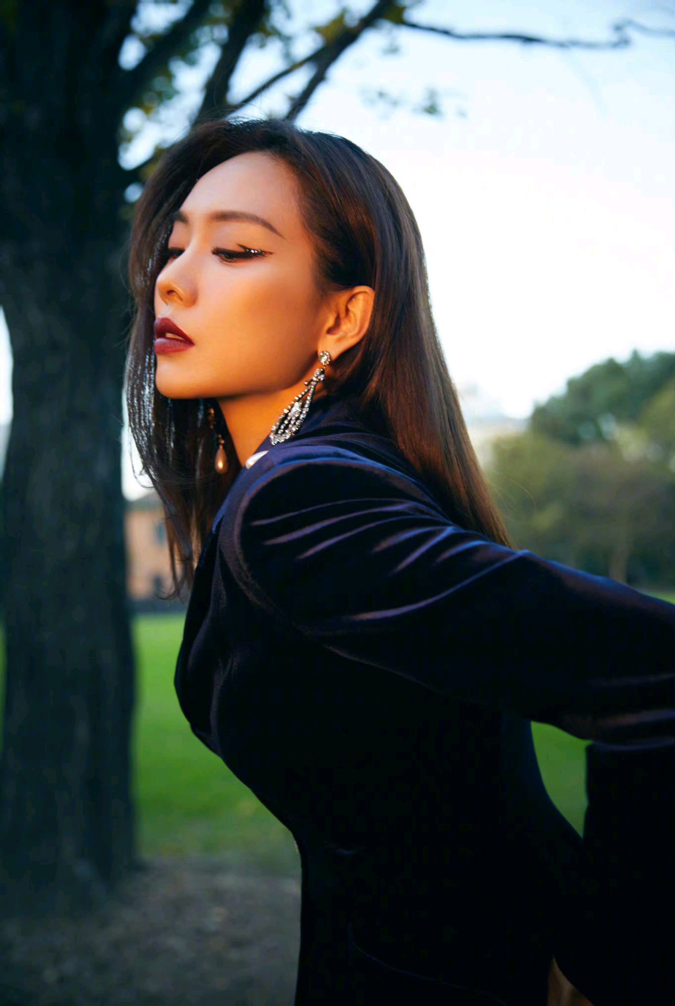 端庄秀气的王菲菲