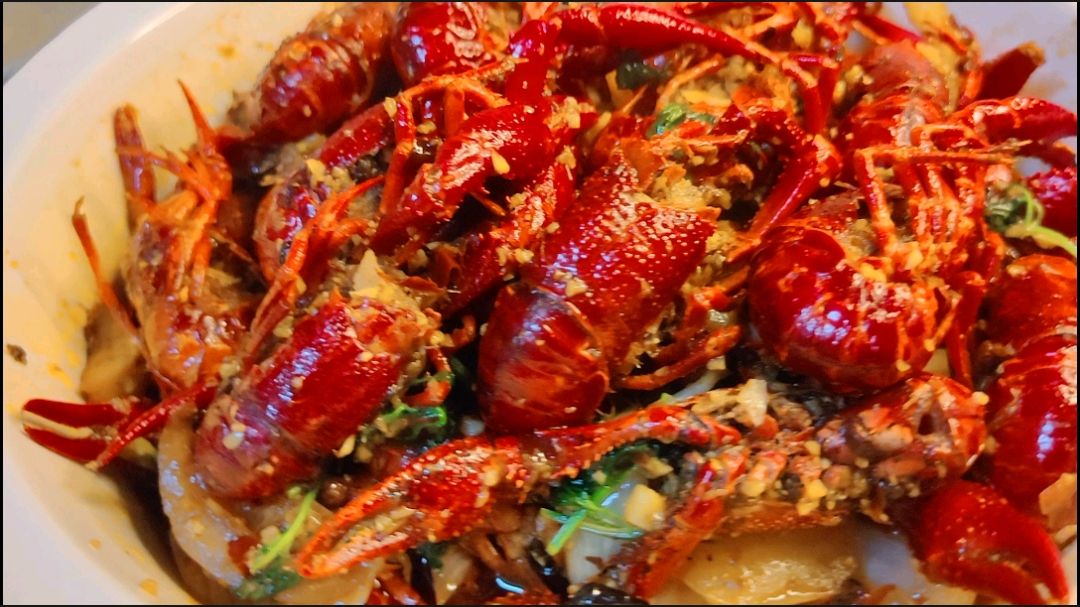 麻辣小龙虾的家常做法,蒜香四溢,肉质鲜美,口味一流
