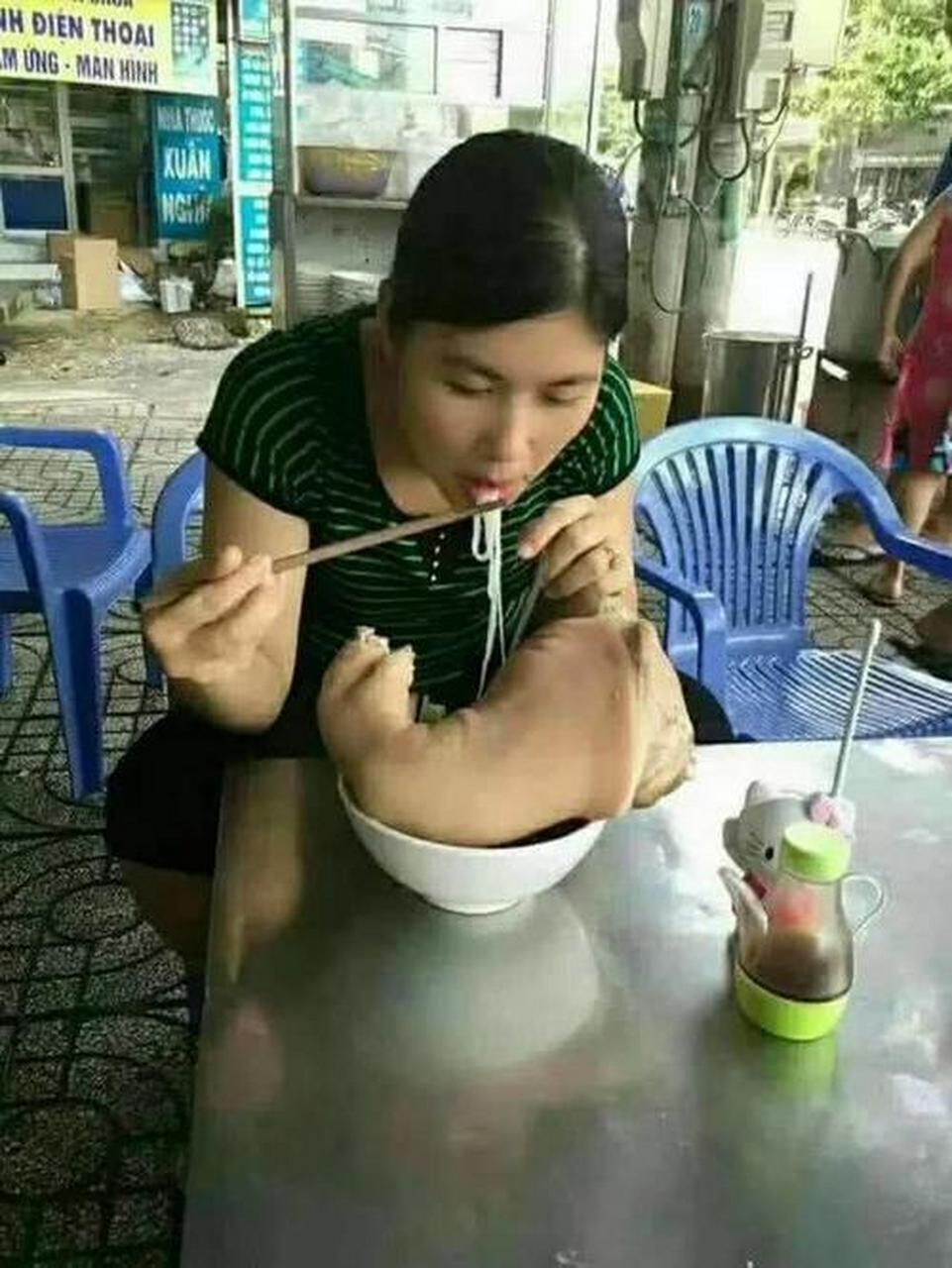 吃早餐没,来一碗猪脚粉?#趣图搞笑