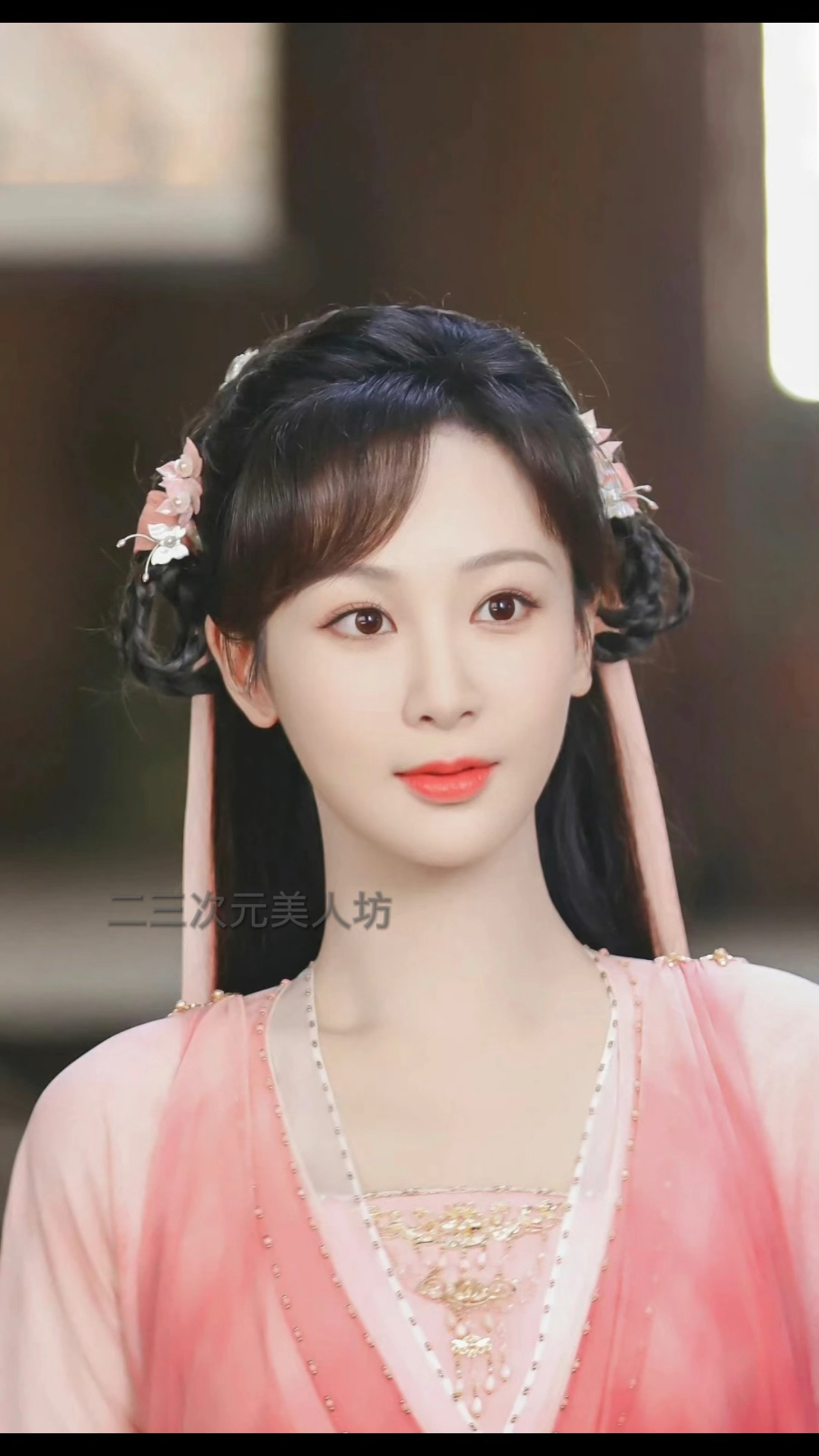 杨紫沉香如屑颜淡白发造型绝美