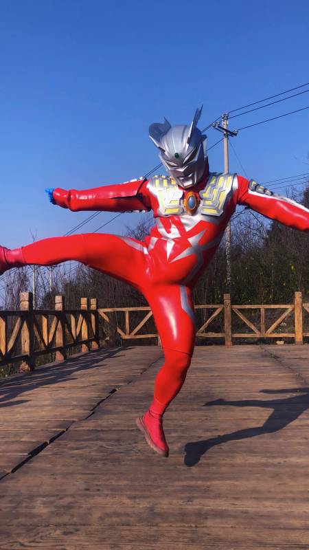 赛罗哥哥的雇佣者飞踢好厉害-度小视