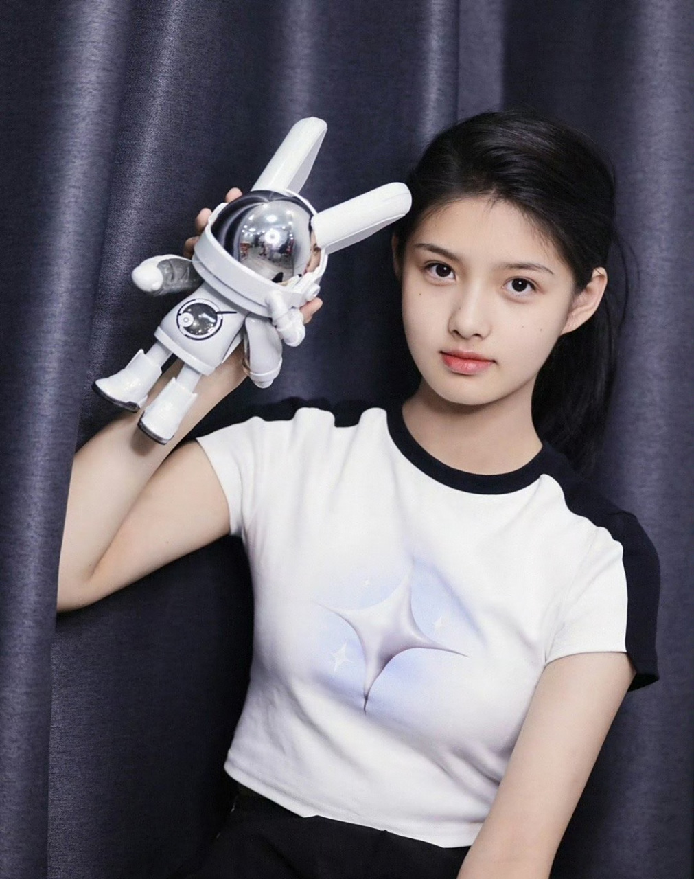 演员艾米,08年出生,今年只有15岁,却演了十八部戏了,她是少年歌行里的