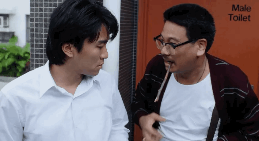 导演本来给吴孟达准备了一根塑料的戒烟棒