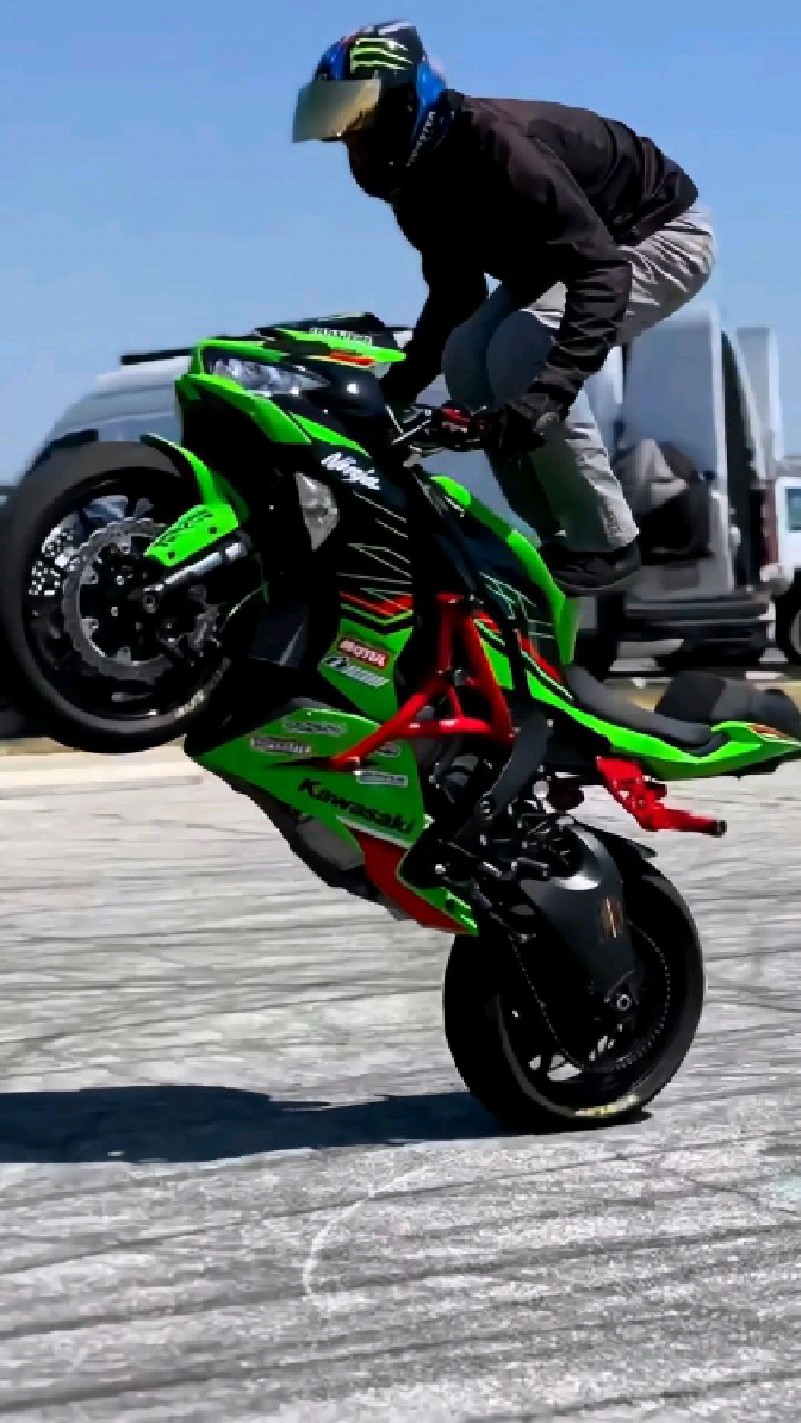 骑川崎摩托翘头