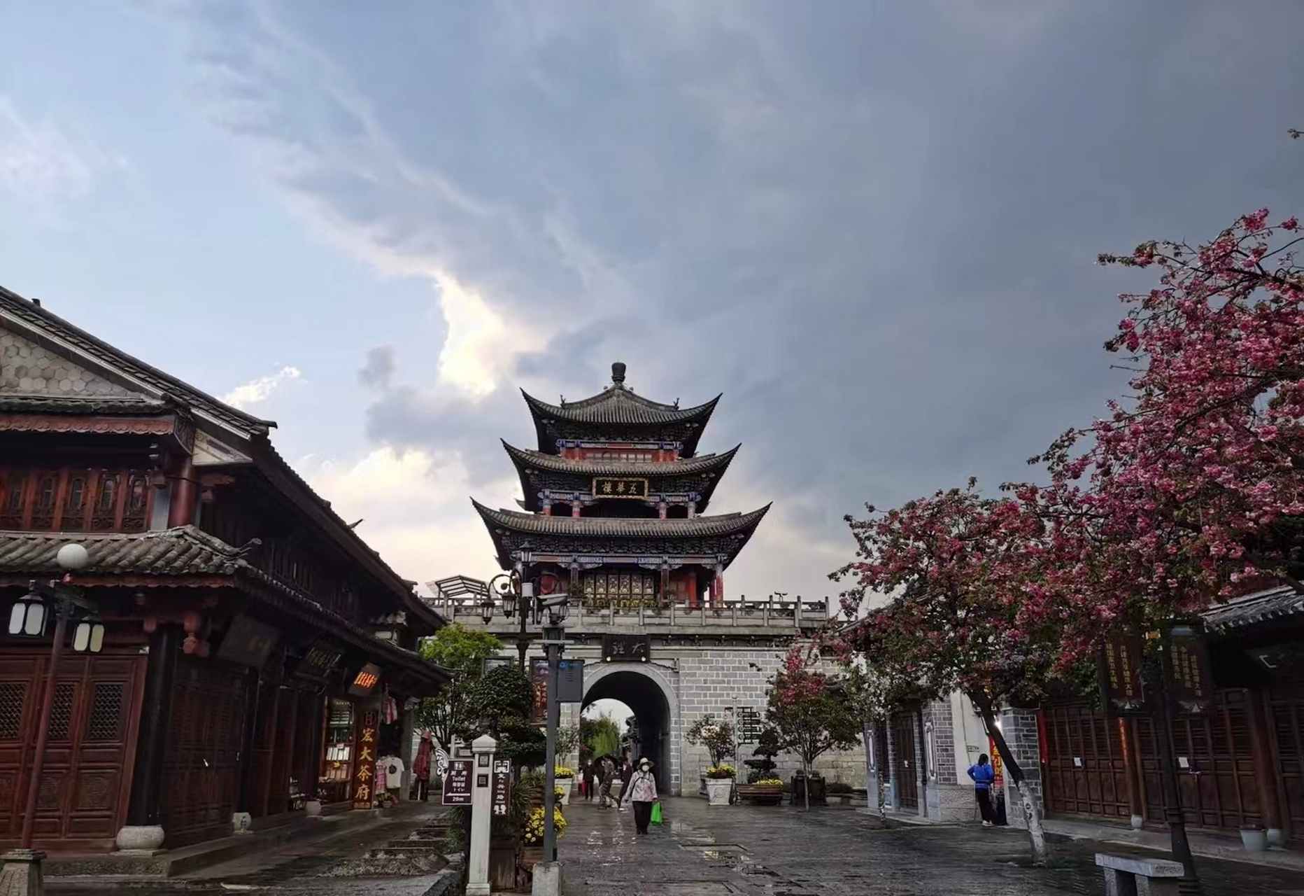 经过网上查询得出,凤鸣吉他是由正安县的方清华于2019年5月,在安徽省