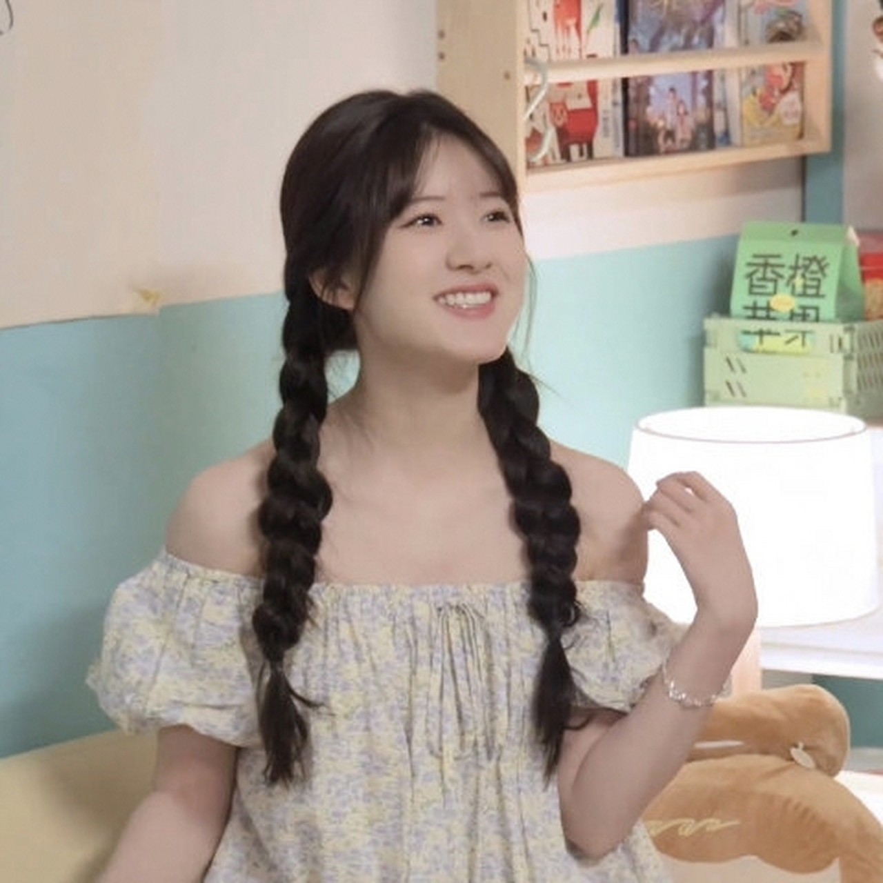 赵露思的一个辫子就是别人全部的发量[左捂脸]