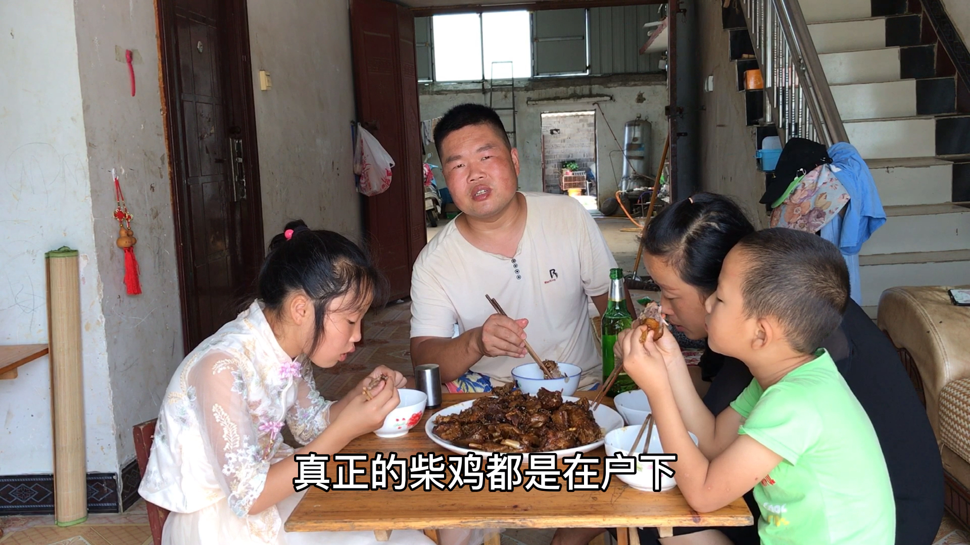 河南农村正宗的土鸡有多难得?小伙在农村老家多年,听他怎么说