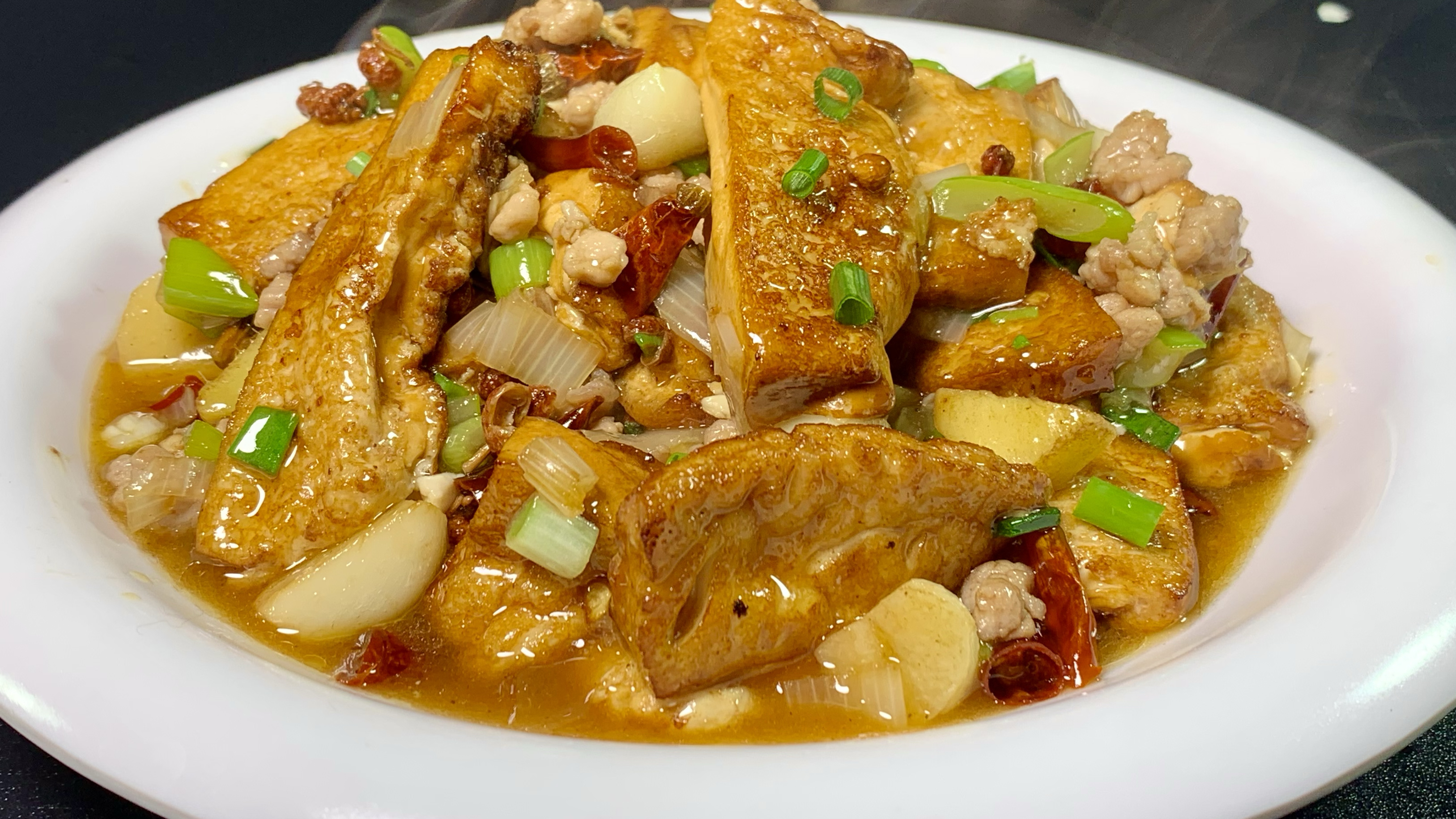 这才是家常煎豆腐的正确做法,鲜嫩爽滑,开胃下饭,全家人都爱吃