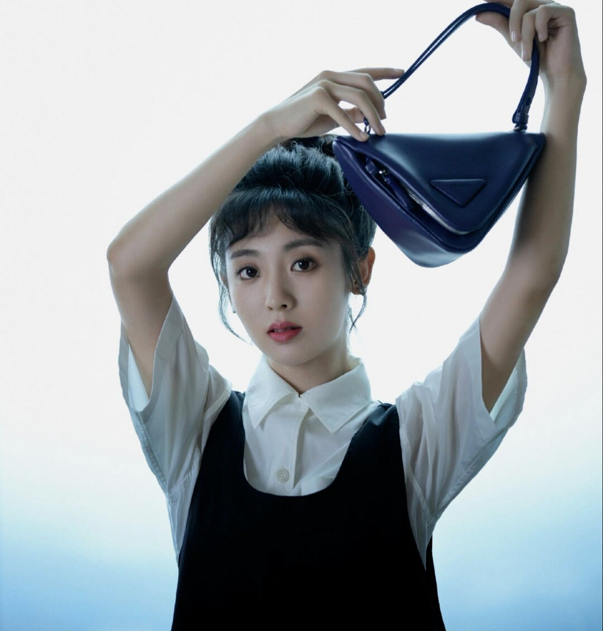 《一年级大学季》而被大家认识,邢菲以清新甜美的外形以及单纯率真的