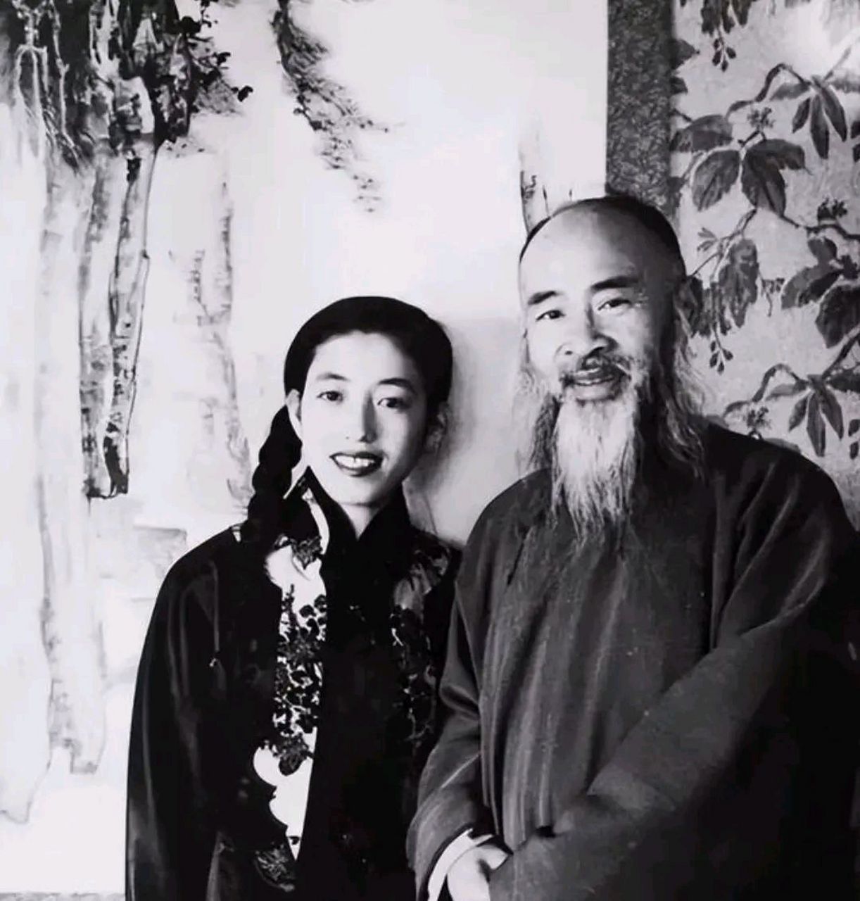 谁知,新婚之夜,16岁徐雯波竟羞答答地喊道:"伯伯.