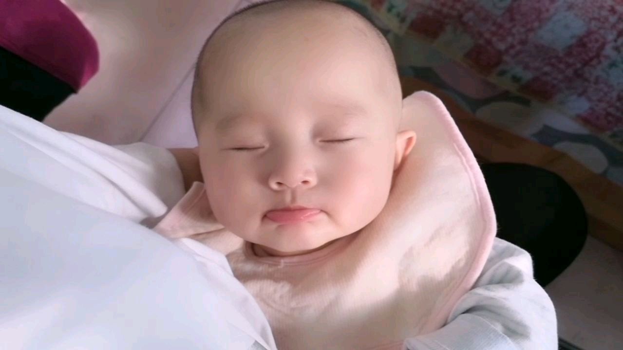 90后宝妈为了拍视频居然把面条煮糊了 看看怎么回事