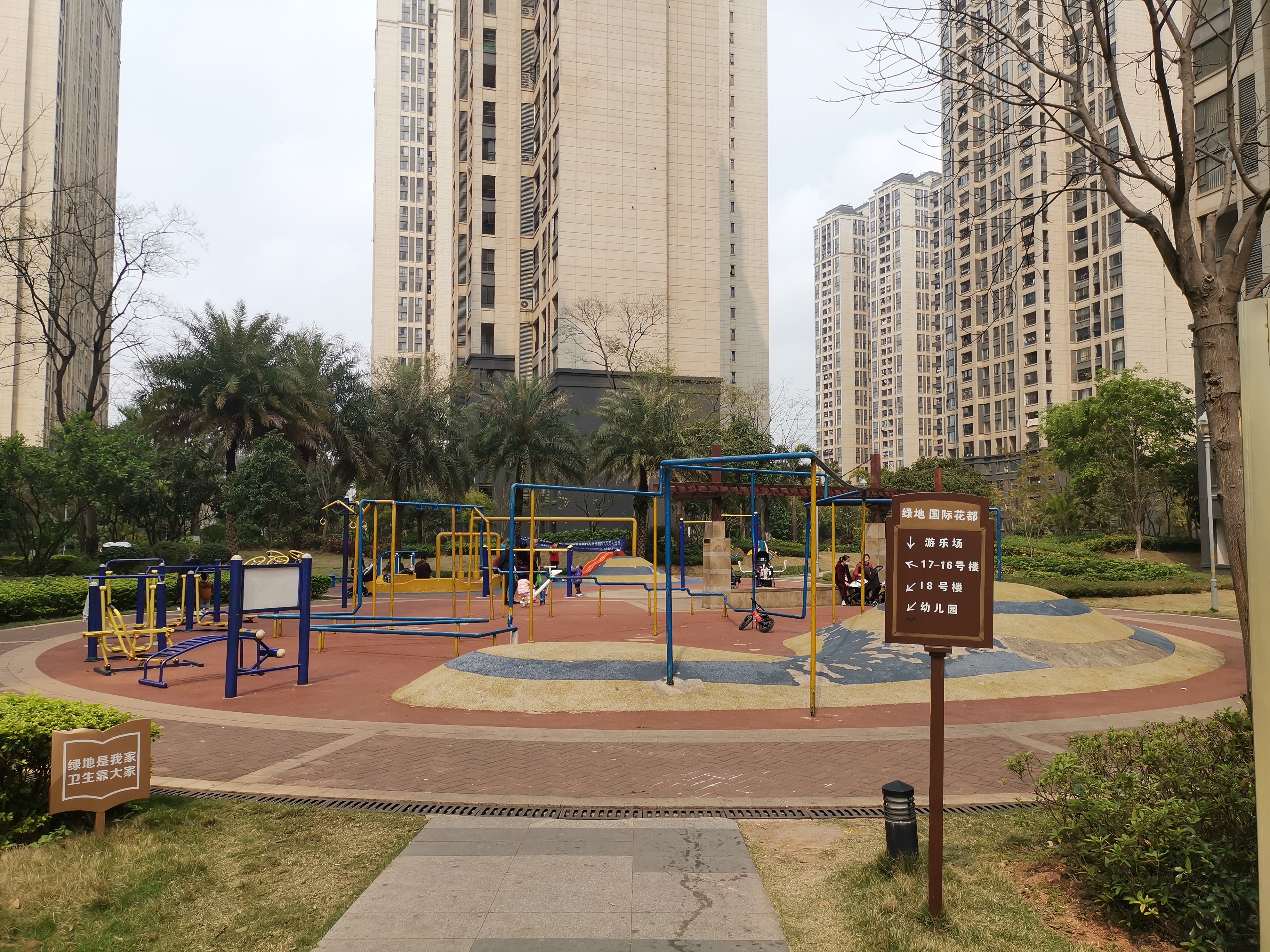 小区即景 和谐宁静