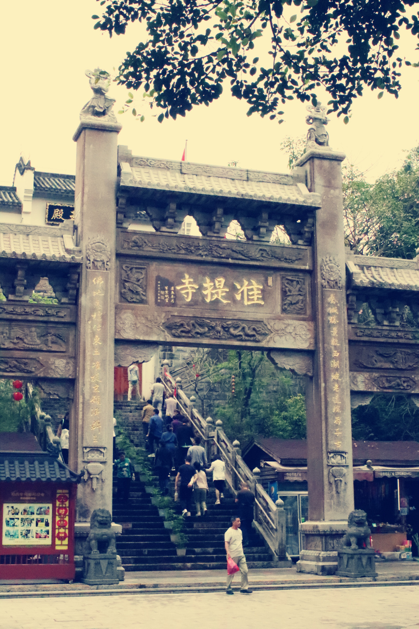 清明时节雨纷纷 惠州西湖准提寺, 广东著名禅林,一所清静的丛林.