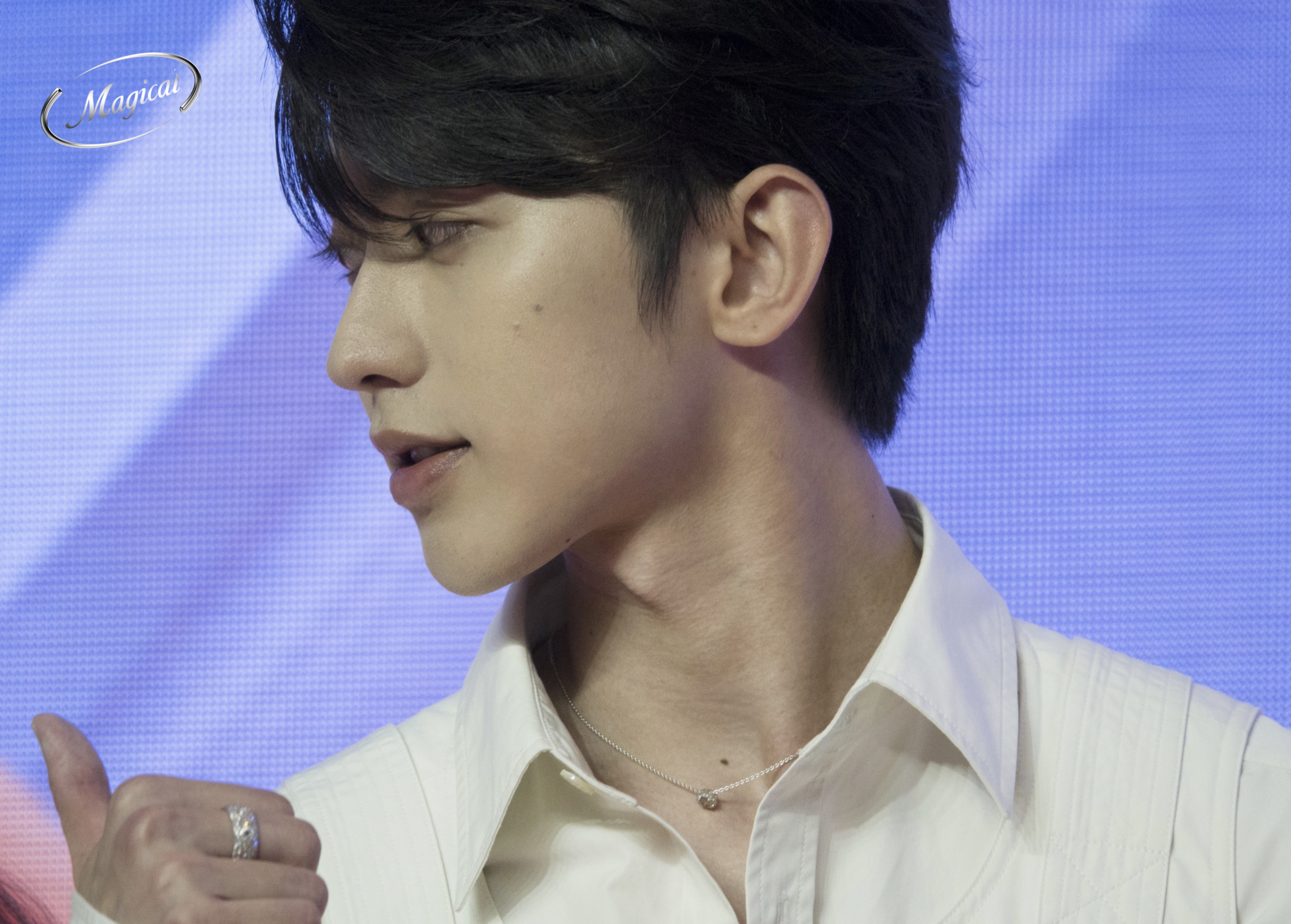 蔡徐坤活动怼脸状态好绝