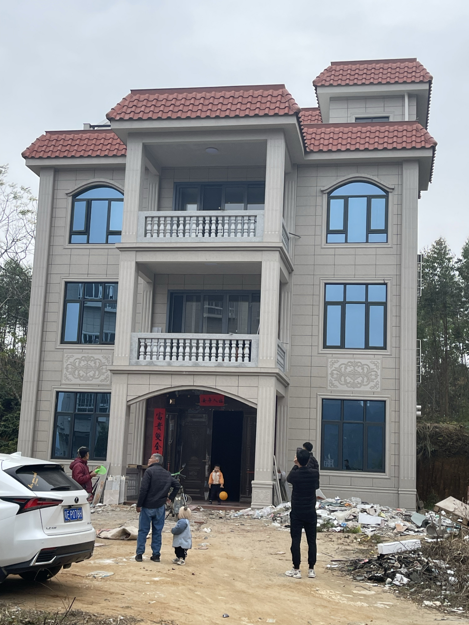 农村自建房装修效果全部瓷砖铺贴效果佛山外墙砖300x600仿石砖