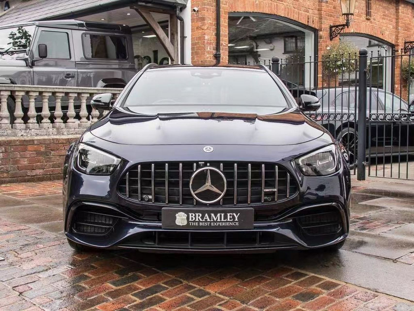 汽车# 新款奔驰 amg e63s旅行版,定位中大型轿车.