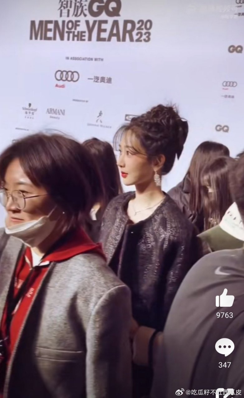 哇塞,杨紫和经纪人大雷穿同款衣服,你别说.这件好好看