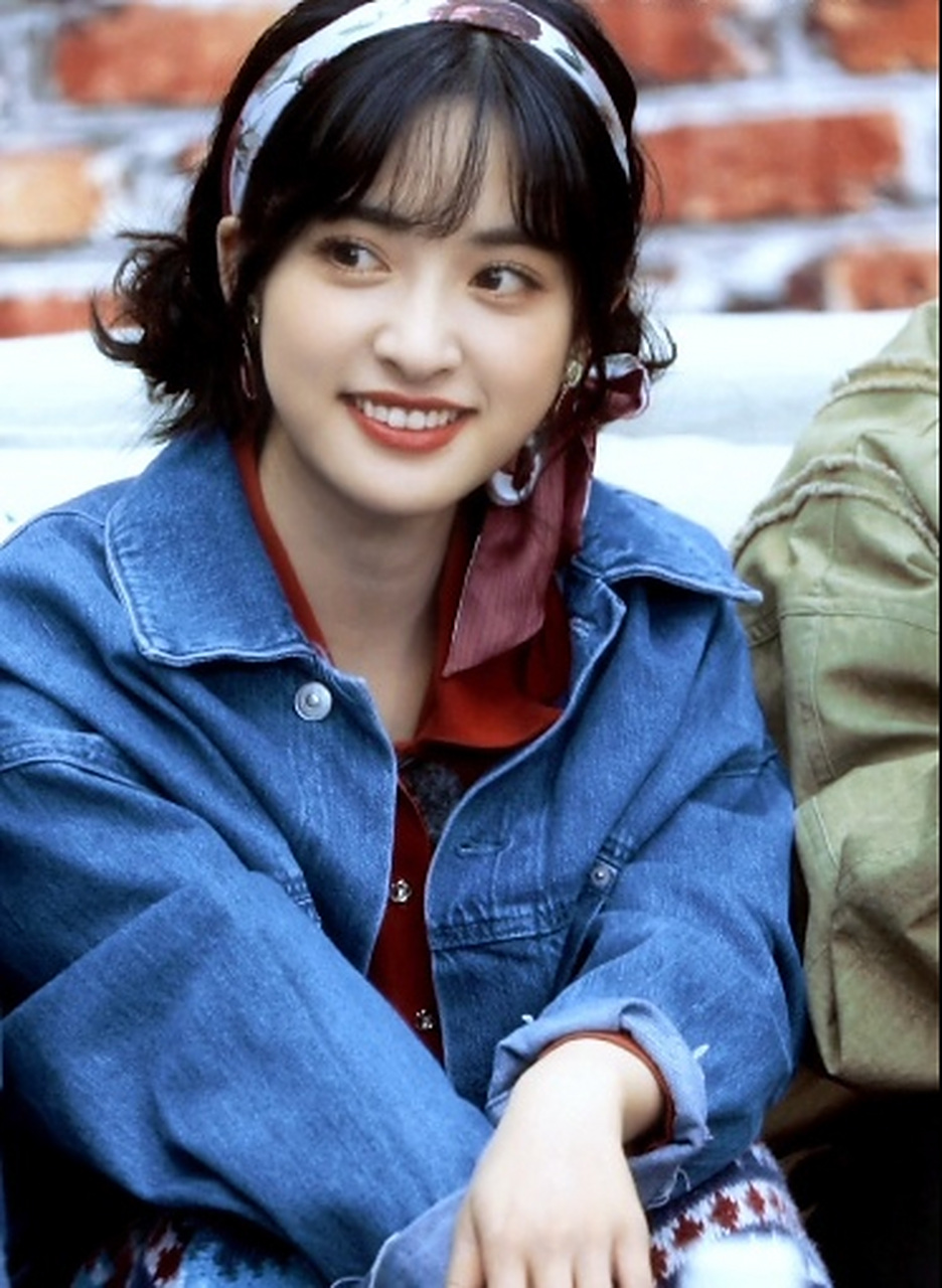 感觉又开拓了一个风格,沈月甜美的性格和这个造型适配度还蛮高的又