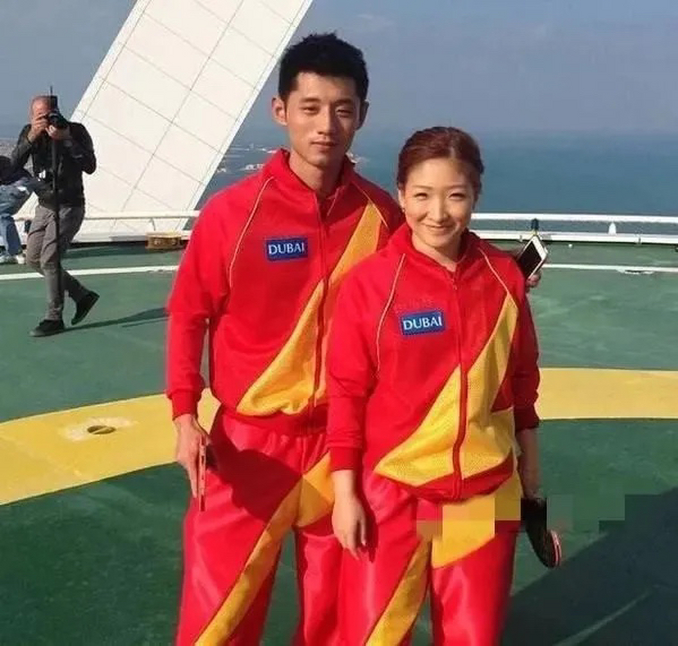 一天,张继科把女排大美女惠若琪带到家里吃饭,见到惠若琪后,张妈越看
